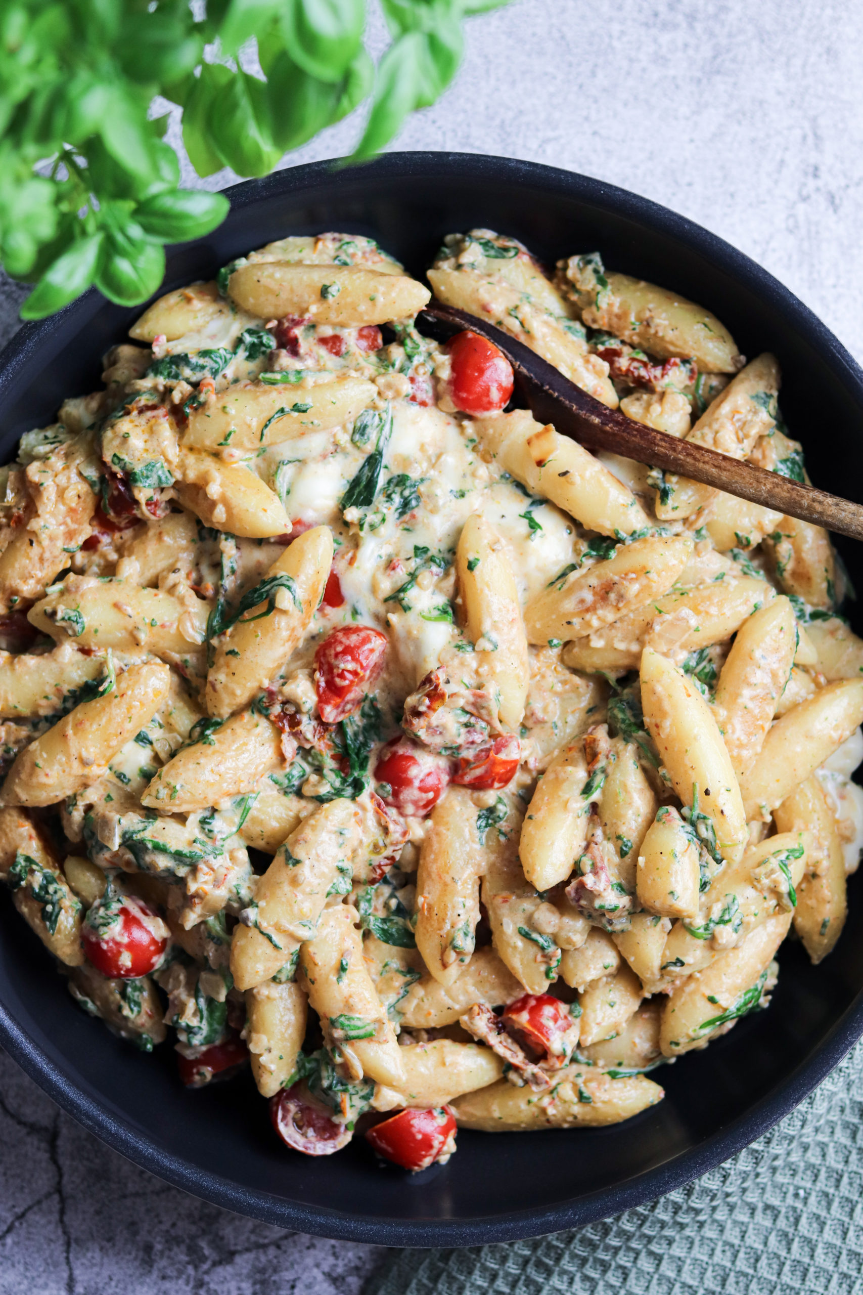 Cremige Schupfnudelpfanne Mit Spinat Und Tomaten - Liveandlaughagain